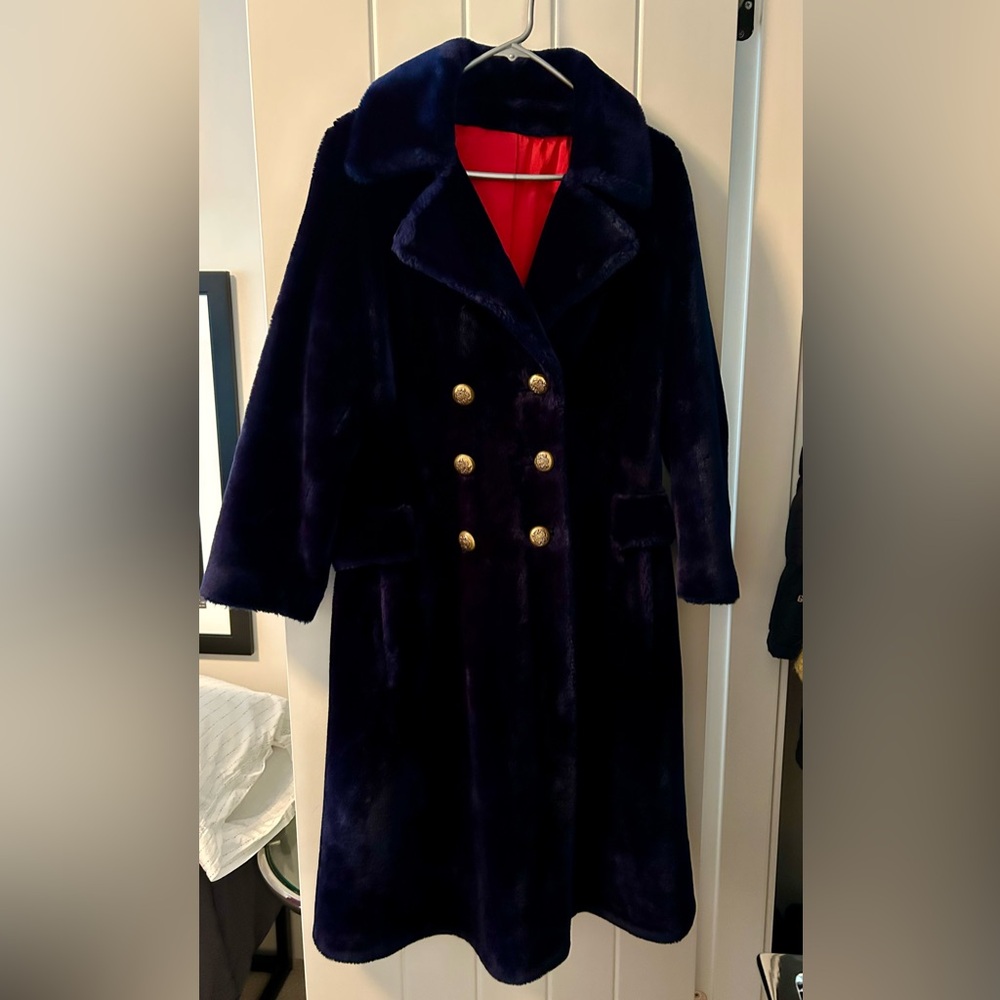 VINTAGE - Luxurious Navy Teddy Coat with Gold Accents - Picture 2 of 8